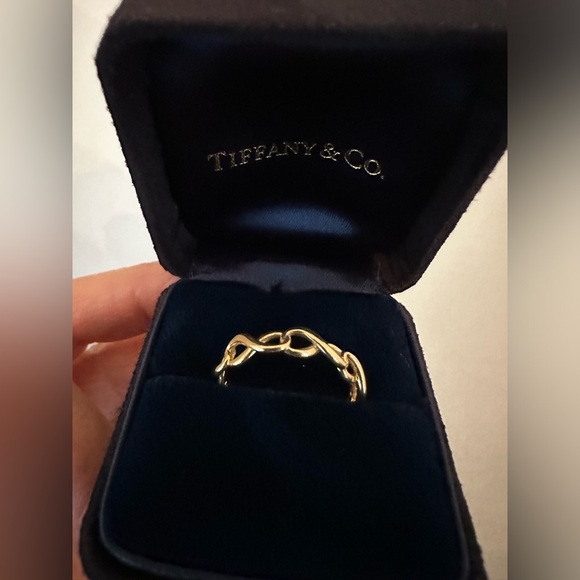 Tiffany & Co Yellow Gold Infinity Ring Sz 5.5 –5.75 (but fits like 6) - Picture 2 of 11